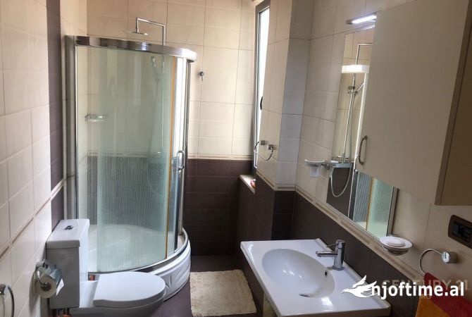 Shtepi me qera Apartament ne Tirane, 2+1, Mobilimi E mobiluar, Pagesa 750  Euro.