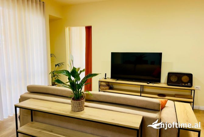 Shtepi me qera Apartament ne Tirane, 2+1, Mobilimi E mobiluar, Pagesa 800  Euro.