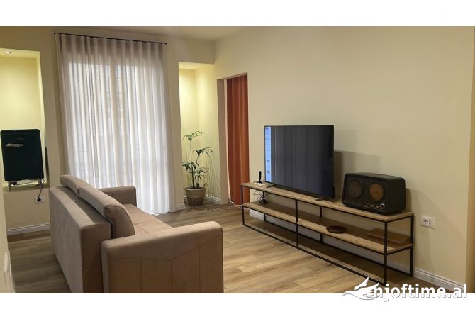 Shtepi me qera Apartament ne Tirane, 2+1, Mobilimi E mobiluar, Pagesa 800  Euro.