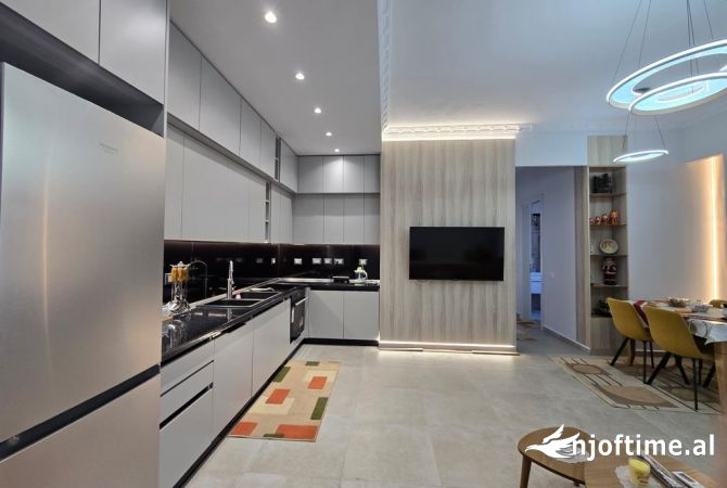 Shtepi me qera Apartament ne Tirane, 2+1, Mobilimi E mobiluar, Pagesa 1,500  Euro.