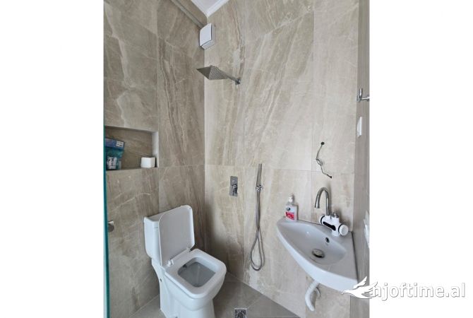 Shtepi me qera 2+1 ne Tirane - 1,500 Euro