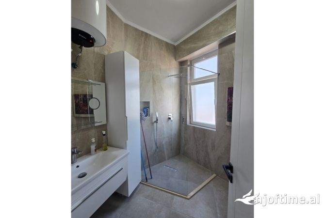 Shtepi me qera 2+1 ne Tirane - 1,500 Euro