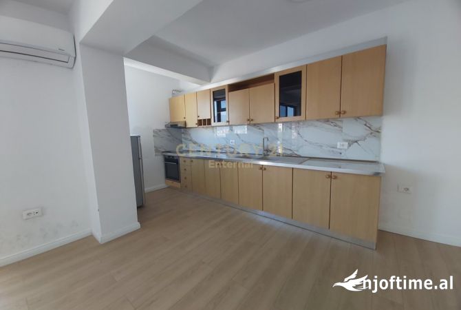 Shtepi me qera Apartament ne Tirane, 3+1, Mobilimi Bosh, pa mobiluar, Pagesa 1,000  Euro.