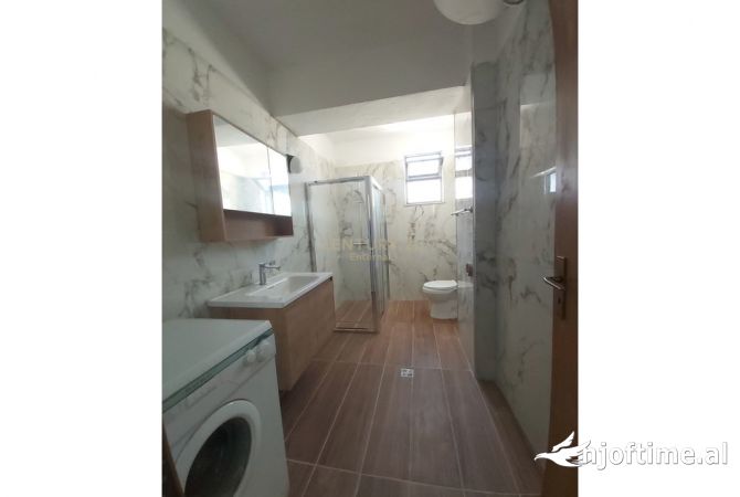 Shtepi me qera Apartament ne Tirane, 3+1, Mobilimi Bosh, pa mobiluar, Pagesa 1,000  Euro.
