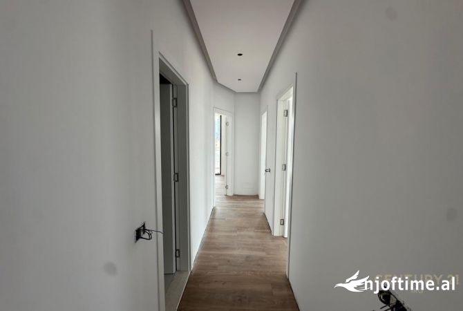 Shtepi ne shitje Apartament ne Tirane, 2+1, Mobilimi E mobiluar, Pagesa 320,000  Euro.