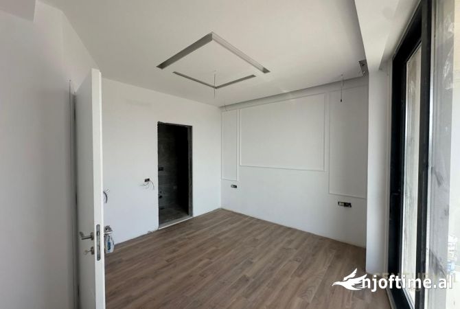 Shtepi ne shitje Apartament ne Tirane, 2+1, Mobilimi E mobiluar, Pagesa 320,000  Euro.