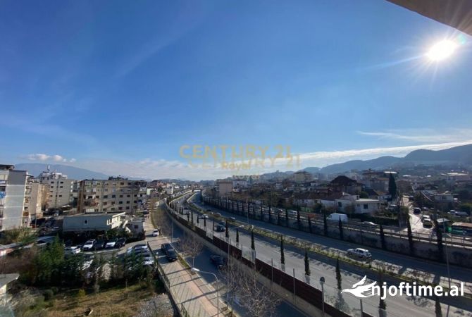 Shtepi ne shitje Apartament ne Tirane, 2+1, Mobilimi E mobiluar, Pagesa 165,000  Euro.