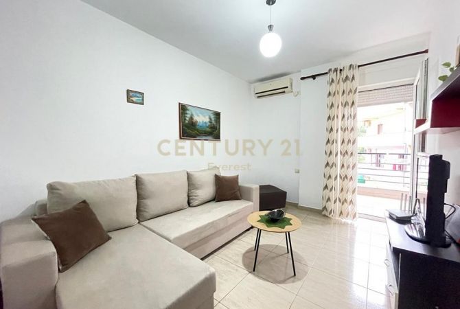 Shtepi ne shitje Apartament ne Tirane, 1+1, Mobilimi E mobiluar, Pagesa 155,000  Euro.