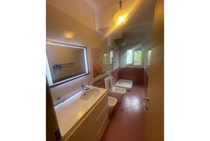 Shtepi me qera 2+1 ne Tirane - 550 Euro