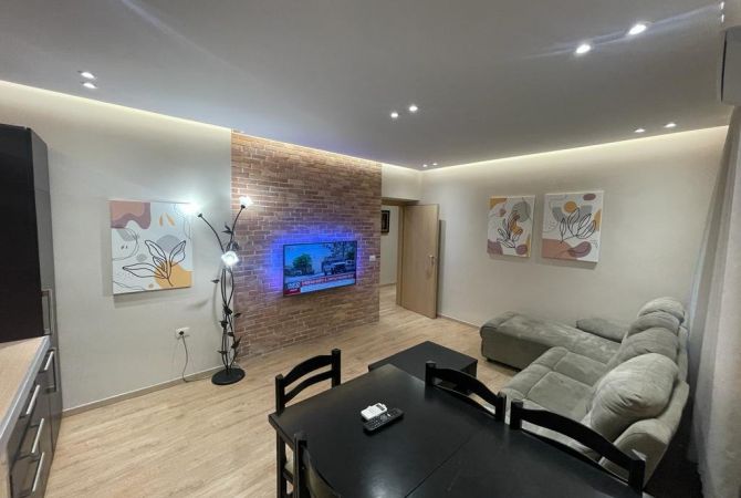 Shtepi me qera Apartament ne Tirane, 2+1, Mobilimi E mobiluar, Pagesa 550  Euro.