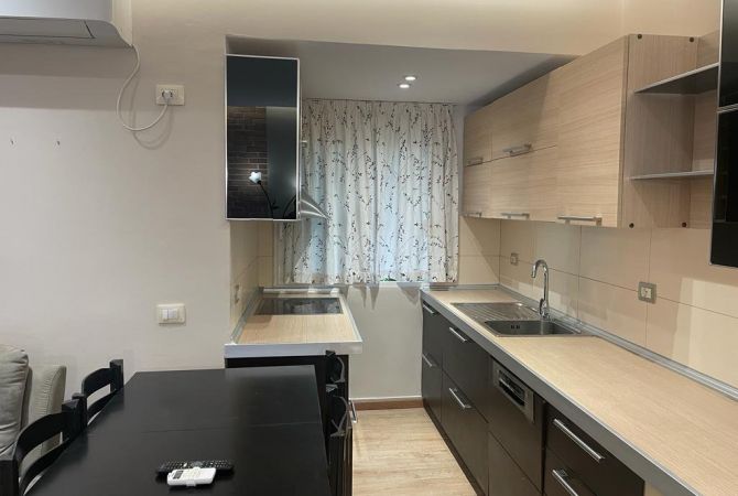 Shtepi me qera Apartament ne Tirane, 2+1, Mobilimi E mobiluar, Pagesa 550  Euro.