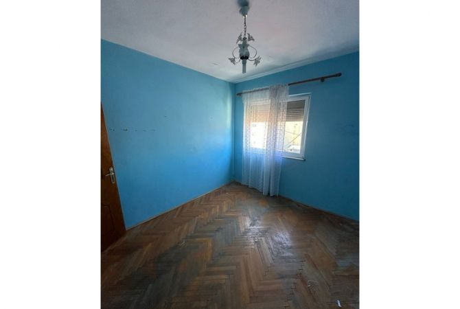 Shtepi ne shitje Apartament ne Tirane, 1+1, Mobilimi Bosh, pa mobiluar, Pagesa 105,000  Euro.