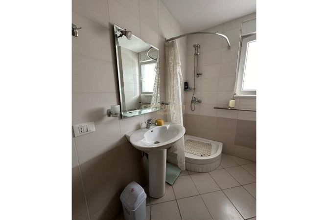 Shtepi me qera Apartament ne Tirane, 1+1, Mobilimi E mobiluar, Pagesa 550  Euro.