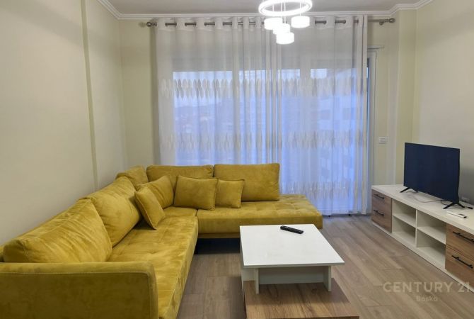 Shtepi me qera 2+1 ne Tirane - 700 Euro