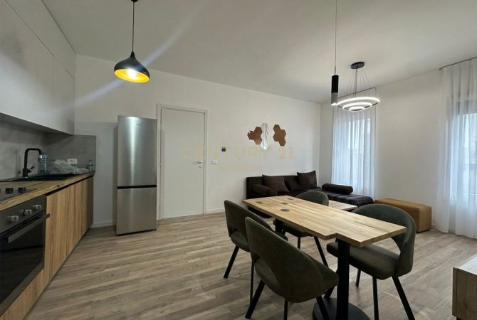 Shtepi me qera 2+1 ne Tirane - 800 Euro