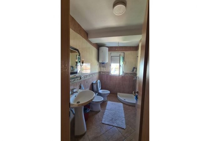 Shtepi ne shitje Apartament ne Tirane, 3+1, Mobilimi E mobiluar, Pagesa 1,500,000  Euro.