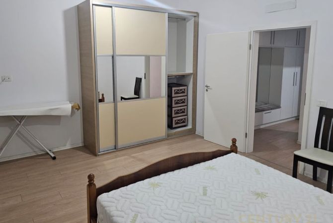 Shtepi me qera Apartament ne Tirane, 2+1, Mobilimi E mobiluar, Pagesa 520  Euro.