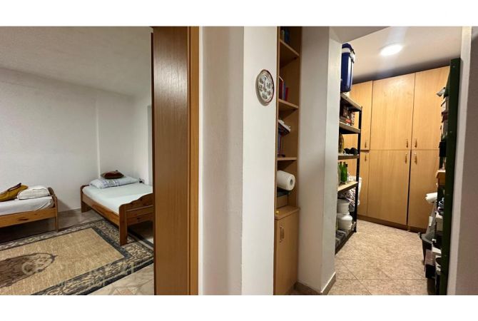 Shtepi ne shitje Apartament ne Tirane, 2+1, Mobilimi E mobiluar, Pagesa 150,000  Euro.