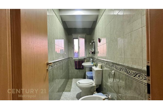 Shtepi ne shitje Apartament ne Tirane, 2+1, Mobilimi E mobiluar, Pagesa 150,000  Euro.