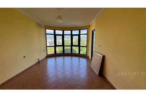 JEPET ME QIRA AMBJENT PER ZYRE NE ISH BLLOK !