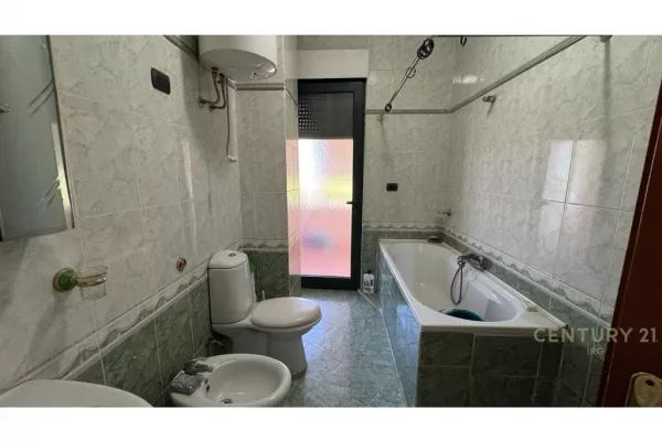 JEPET ME QIRA AMBJENT PER ZYRE NE ISH BLLOK !