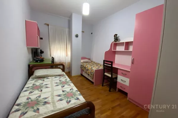 Shtepi me qera Apartament ne Tirane, 2+1, Mobilimi E mobiluar, Pagesa 600  Euro.