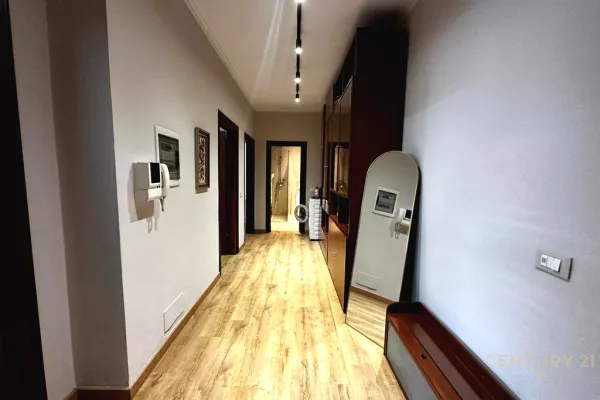 Shtepi me qera Apartament ne Tirane, 2+1, Mobilimi E mobiluar, Pagesa 900  Euro.