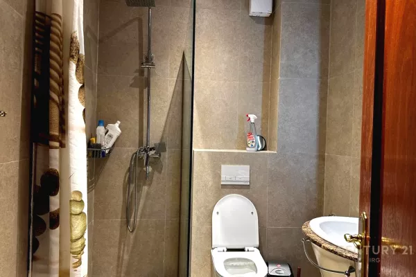 Shtepi me qera Apartament ne Tirane, 2+1, Mobilimi E mobiluar, Pagesa 900  Euro.