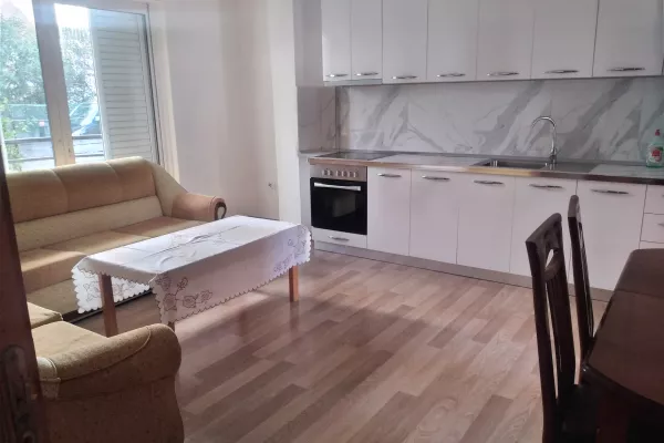 Shtepi me qera 2+1 ne Tirane - 400 Euro