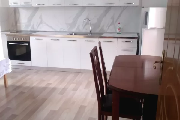 Shtepi me qera Apartament ne Tirane, 2+1, Mobilimi E mobiluar, Pagesa 400  Euro.