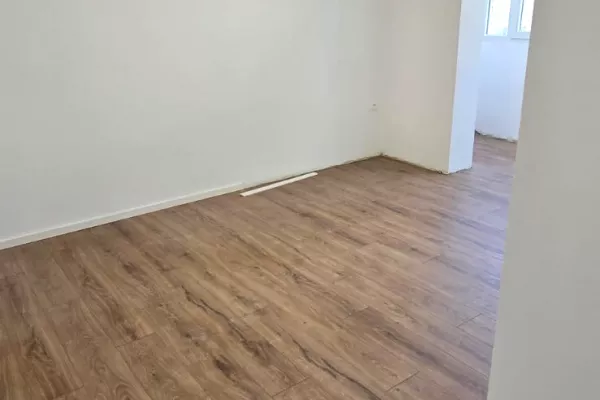 Shtepi ne shitje Apartament ne Tirane, 2+1, Mobilimi Bosh, pa mobiluar, Pagesa 169,000  Euro.