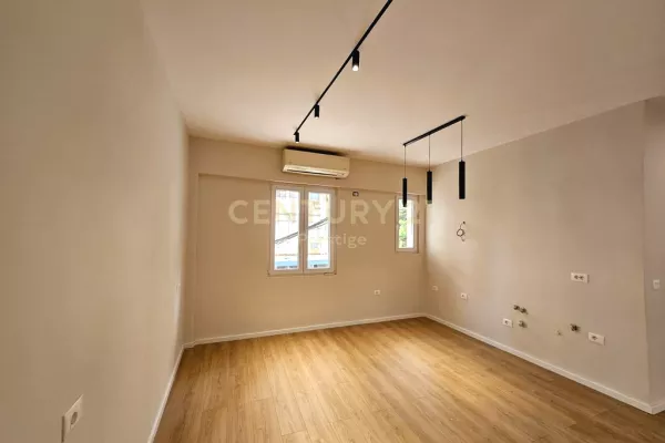 Ambient biznesi me qera 3+1 ne Tirane - 1,000 Euro