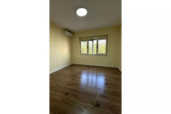 Ambient biznesi per qira tek Toptani!