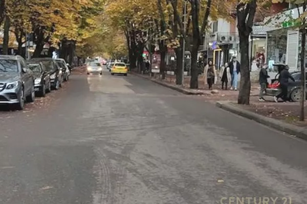 Ambiente Commerciale in Vendita 1+1 a Tirana - 185,000 Euro