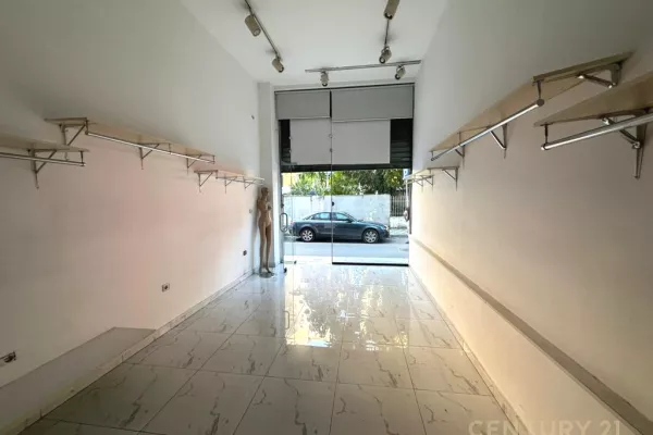 Ambiente Commerciale in Vendita 1+1 a Tirana - 185,000 Euro