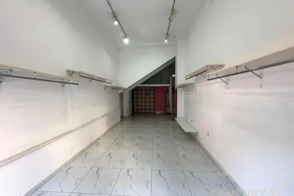 Ambiente Commerciale in Vendita 1+1 a Tirana - 185,000 Euro