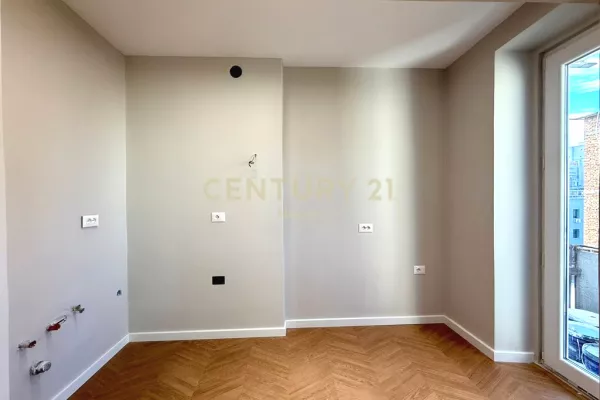 Shtepi ne shitje Apartament ne Tirane, 2+1, Mobilimi Bosh, pa mobiluar, Pagesa 255,000  Euro.