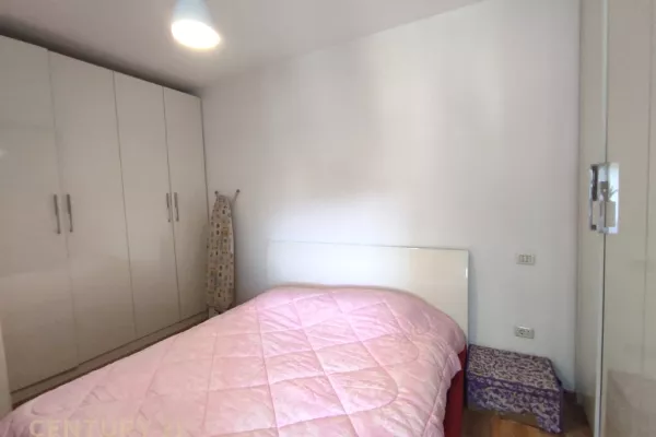 Shtepi me qera Apartament ne Tirane, 2+1, Mobilimi E mobiluar, Pagesa 800  Euro.