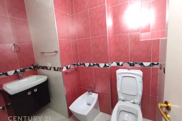 Shtepi me qera Apartament ne Tirane, 2+1, Mobilimi E mobiluar, Pagesa 800  Euro.