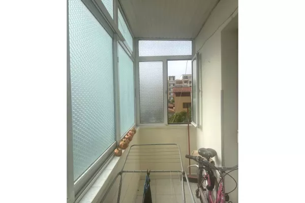 Shtepi ne shitje Apartament ne Tirane, 2+1, Mobilimi Pjeserisht e mobiluar, Pagesa 141,000  Euro.