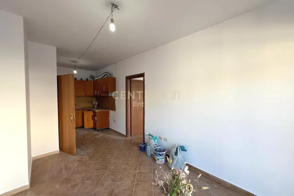 Shtepi ne shitje Apartament ne Tirane, 2+1, Mobilimi Bosh, pa mobiluar, Pagesa 145,000  Euro.