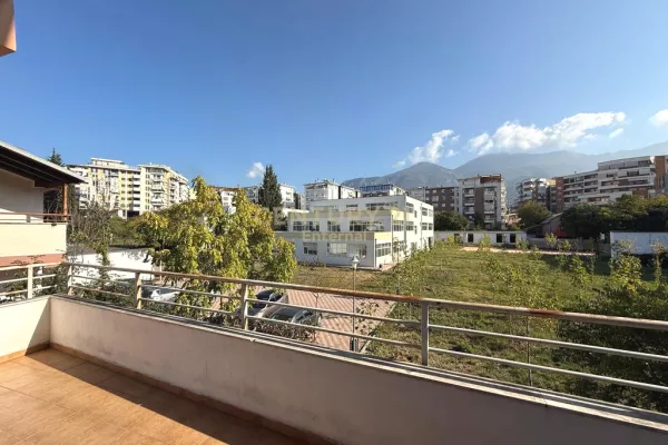 Shtepi ne shitje Apartament ne Tirane, 2+1, Mobilimi Bosh, pa mobiluar, Pagesa 145,000  Euro.