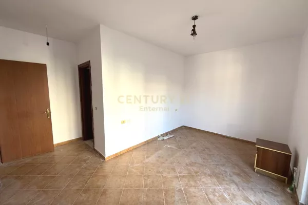 Shtepi ne shitje Apartament ne Tirane, 2+1, Mobilimi Bosh, pa mobiluar, Pagesa 145,000  Euro.