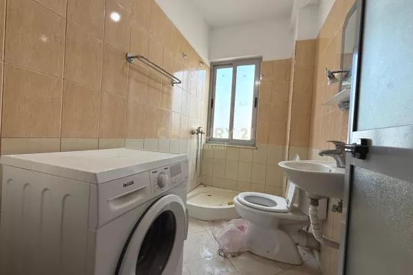 Shtepi ne shitje Apartament ne Tirane, 2+1, Mobilimi Bosh, pa mobiluar, Pagesa 145,000  Euro.
