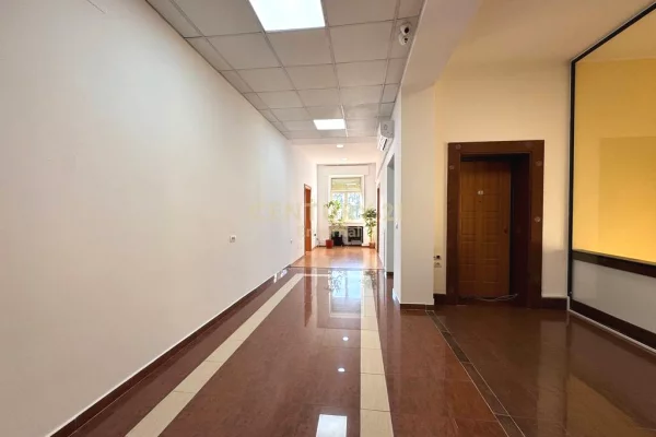 Business Property for Rent 3+1 in Tirana - 2,200 Euro
