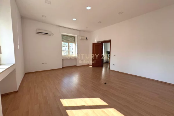 Ambient biznesi per qira tek Ish Blloku!