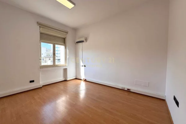 Ambient biznesi per qira tek Ish Blloku!