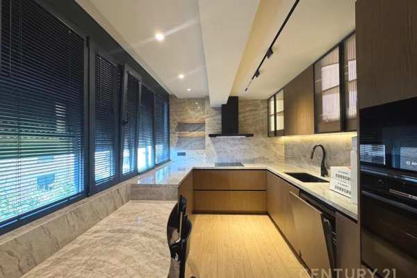 Shtepi ne shitje 3+1 ne Tirane - 699,000 Euro