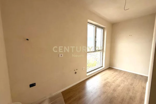 Shtepi ne shitje Apartament ne Tirane, 2+1, Mobilimi Bosh, pa mobiluar, Pagesa 174,000  Euro.