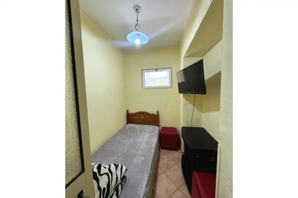 Shtepi me qera Apartament ne Tirane, 1+1, Mobilimi E mobiluar, Pagesa 350  Euro.